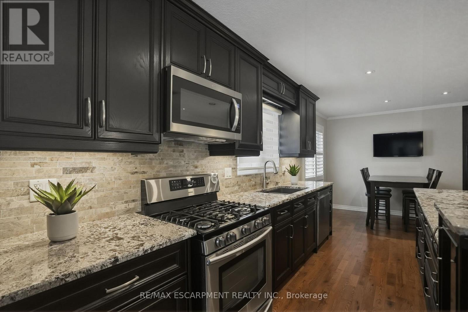 1995 Kerns Road, Burlington, Ontario  L7P 3J2 - Photo 10 - W12888578