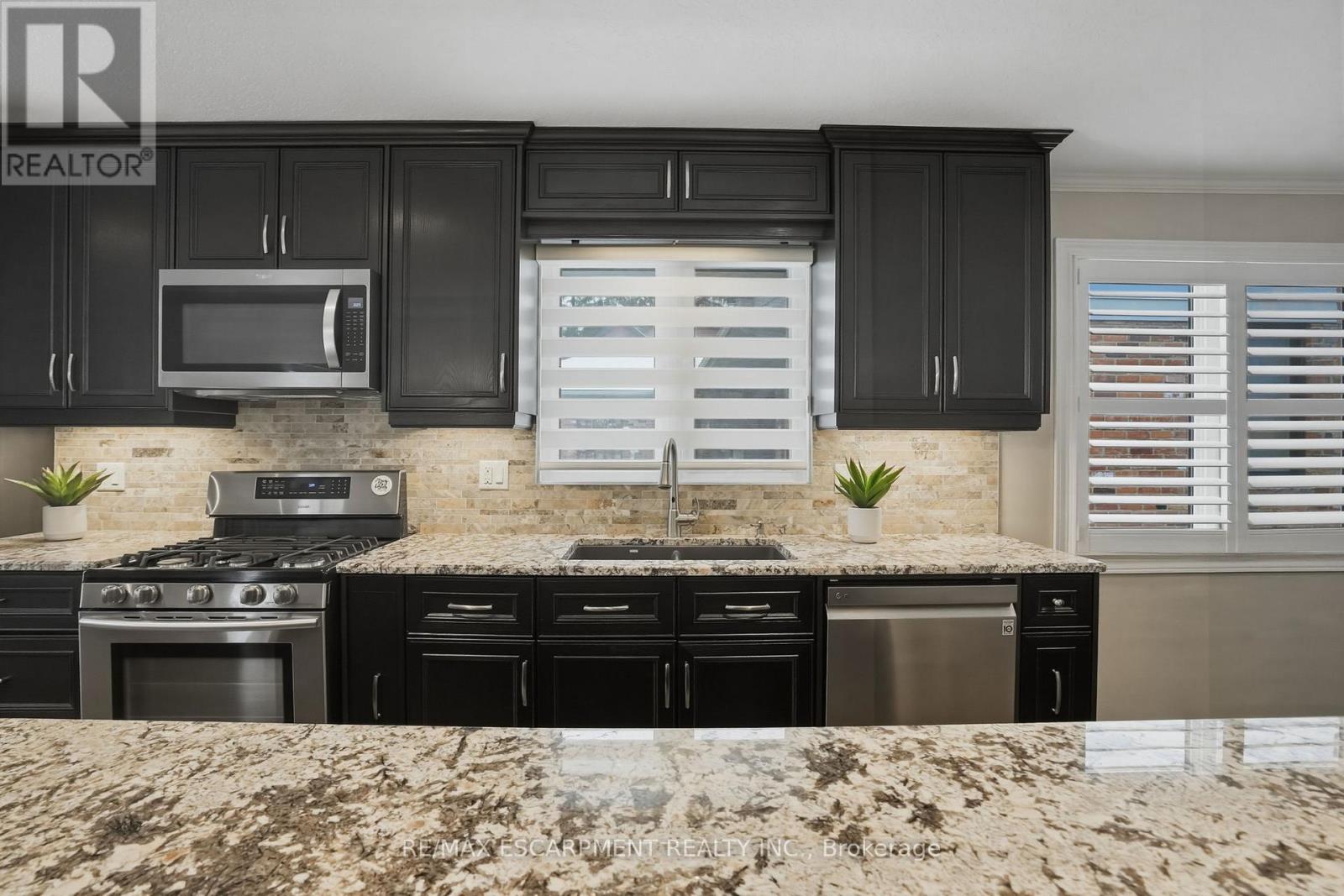 1995 Kerns Road, Burlington, Ontario  L7P 3J2 - Photo 11 - W12888578