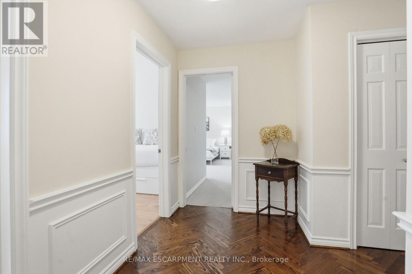 1995 Kerns Road, Burlington, Ontario  L7P 3J2 - Photo 15 - W12888578