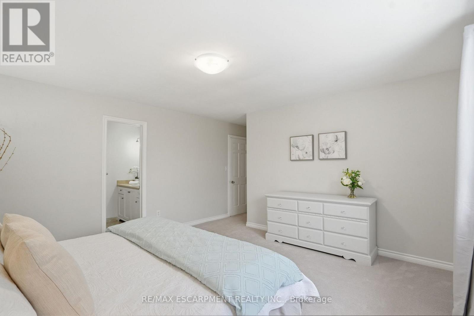 1995 Kerns Road, Burlington, Ontario  L7P 3J2 - Photo 17 - W12888578