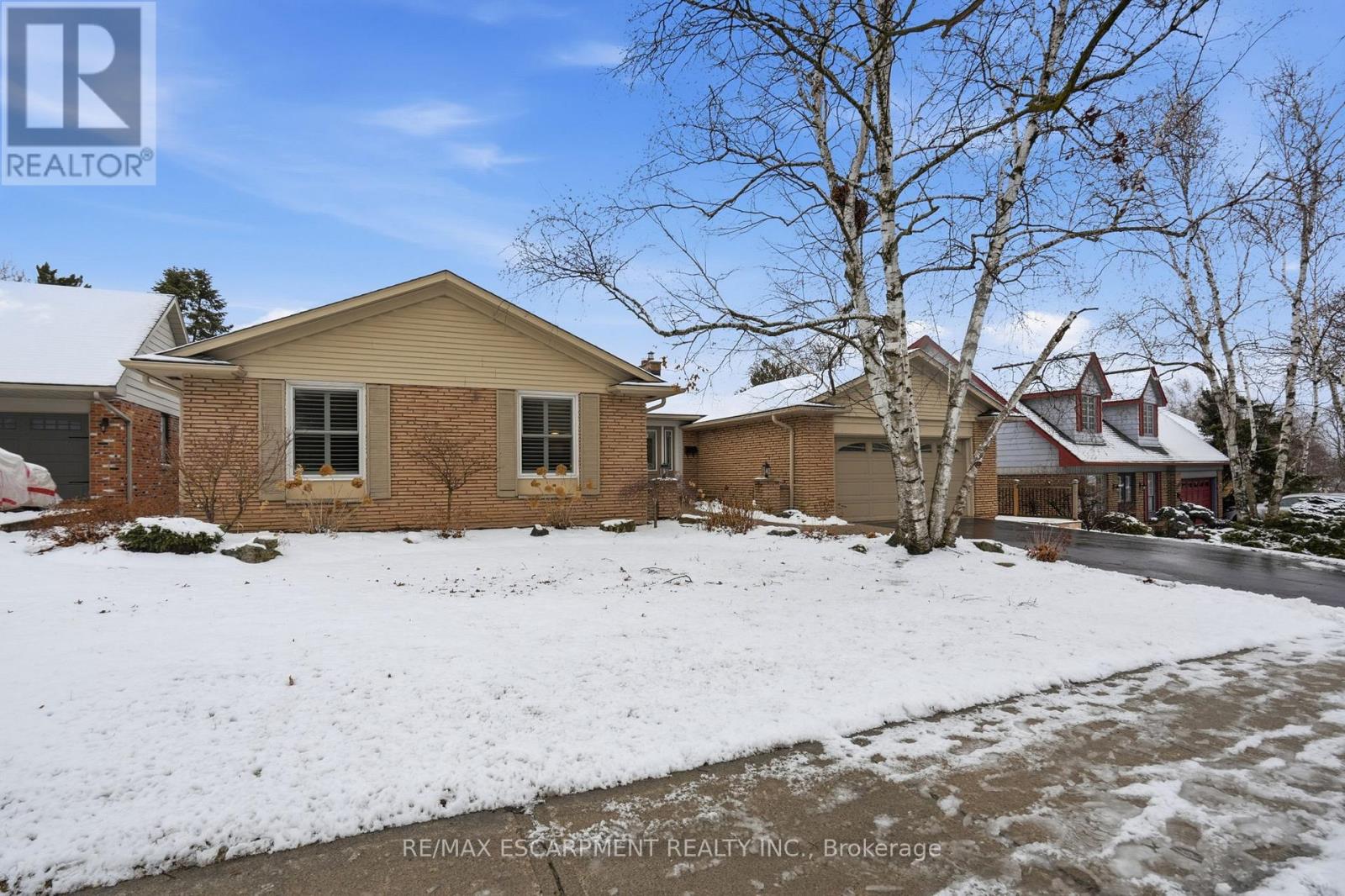 1995 Kerns Road, Burlington, Ontario  L7P 3J2 - Photo 2 - W12888578