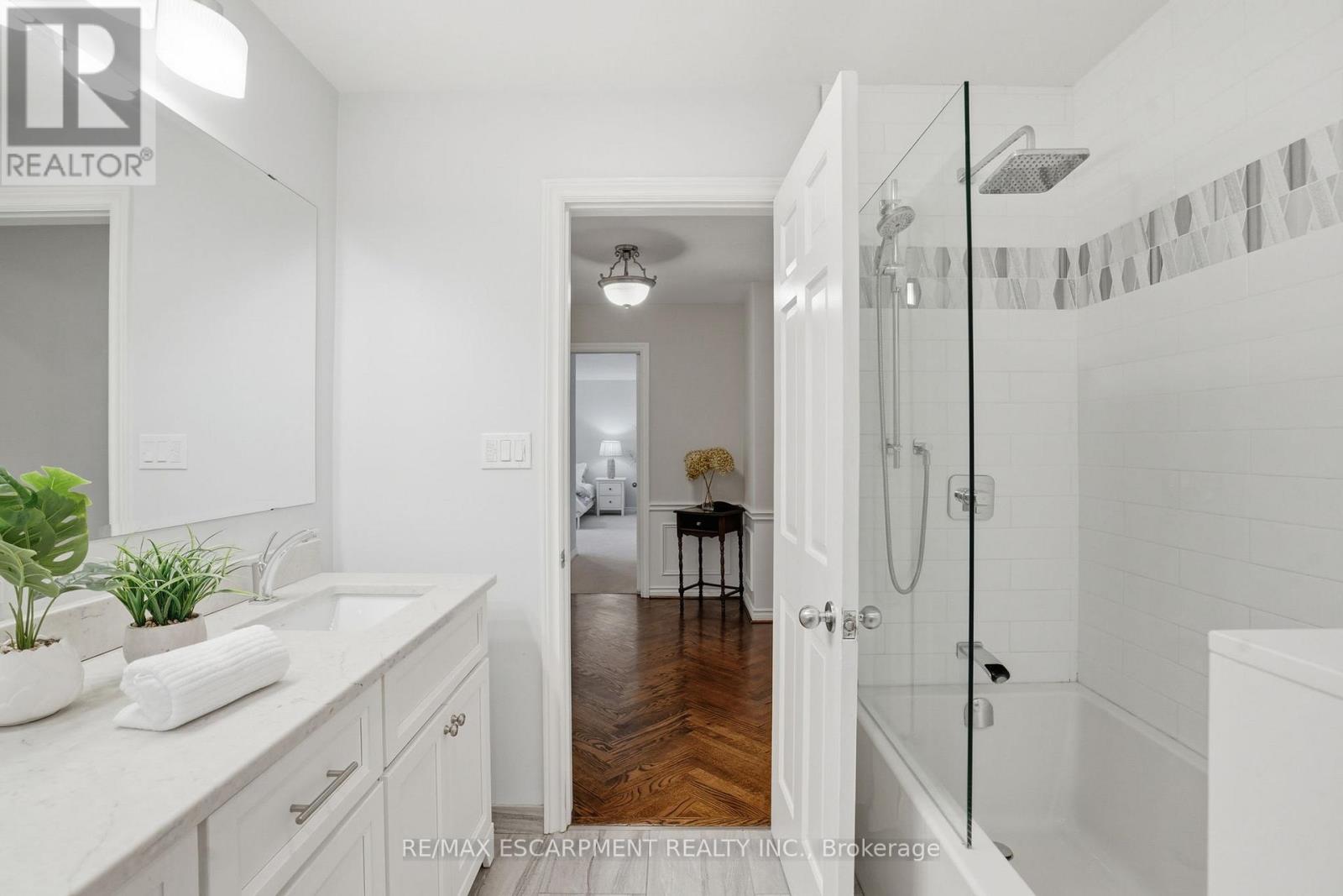 1995 Kerns Road, Burlington, Ontario  L7P 3J2 - Photo 25 - W12888578