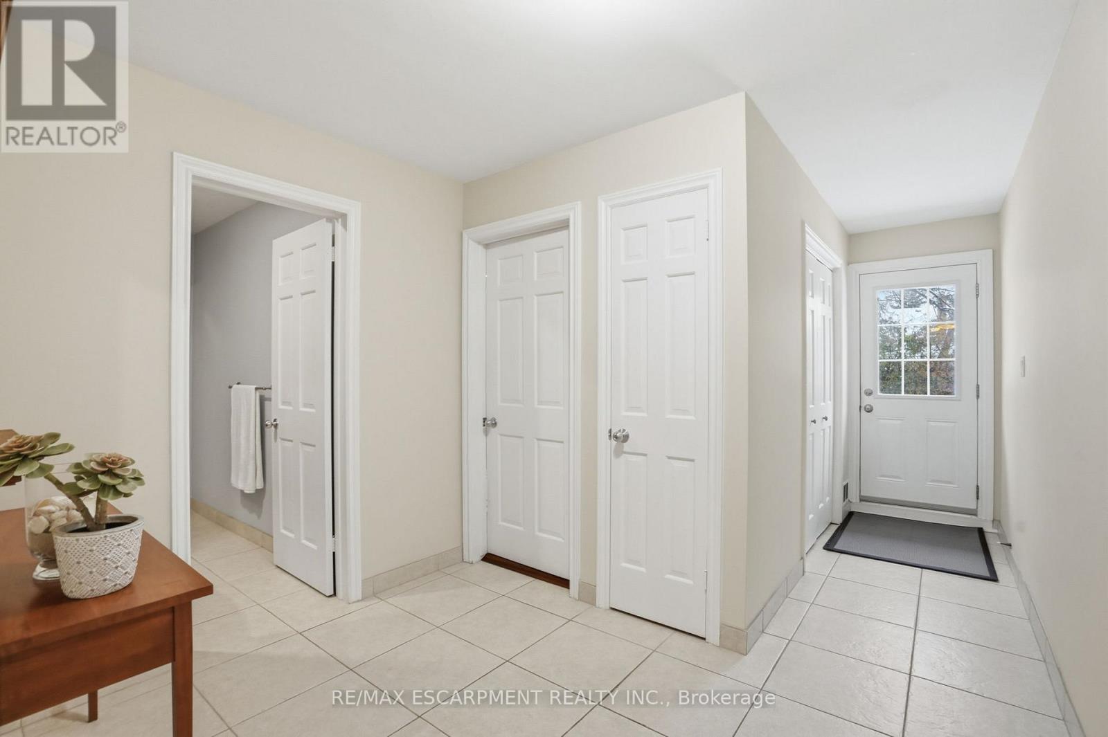 1995 Kerns Road, Burlington, Ontario  L7P 3J2 - Photo 31 - W12888578