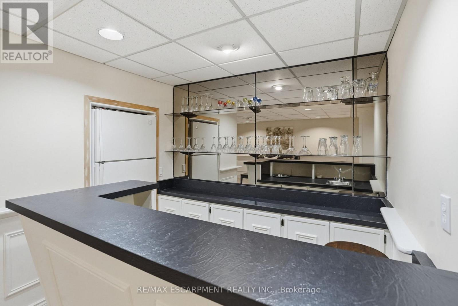 1995 Kerns Road, Burlington, Ontario  L7P 3J2 - Photo 34 - W12888578