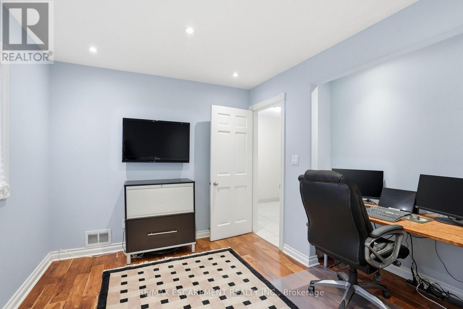 1995 Kerns Road, Burlington, Ontario  L7P 3J2 - Photo 36 - W12888578