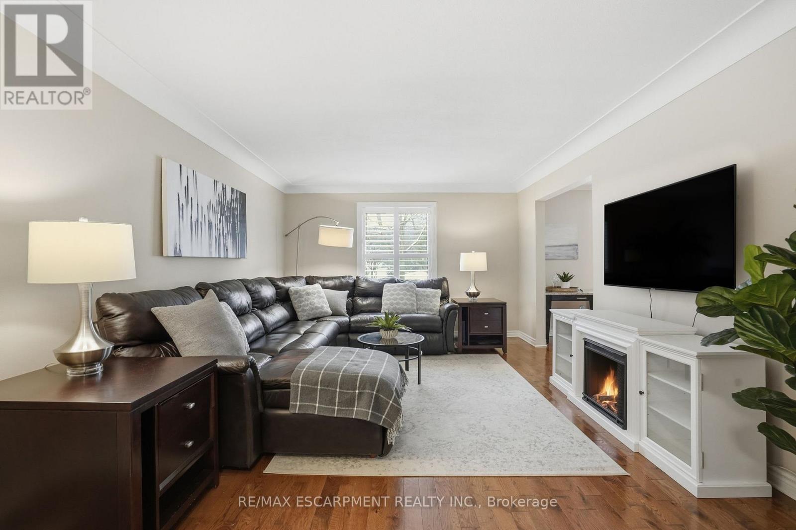 1995 Kerns Road, Burlington, Ontario  L7P 3J2 - Photo 5 - W12888578