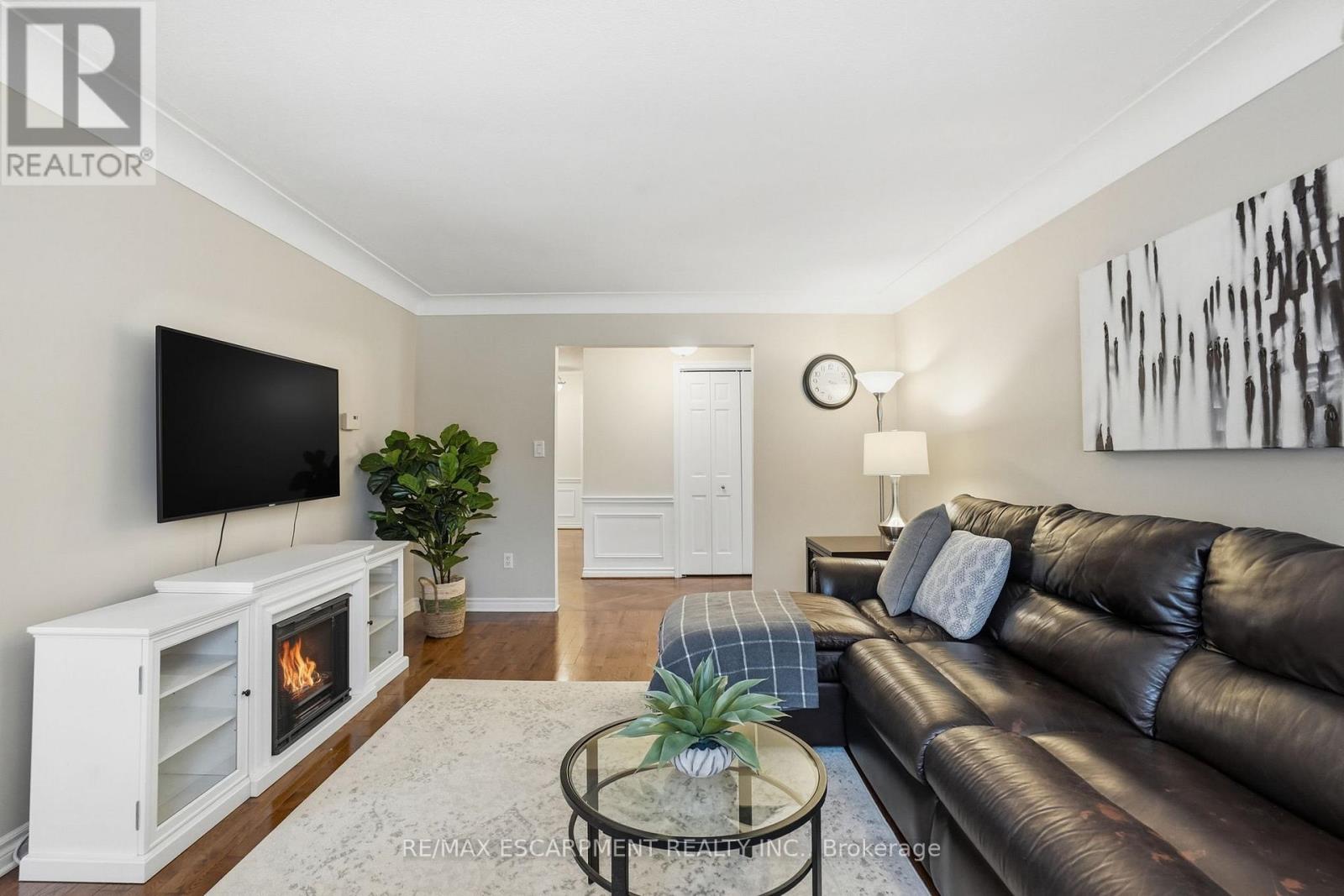 1995 Kerns Road, Burlington, Ontario  L7P 3J2 - Photo 7 - W12888578