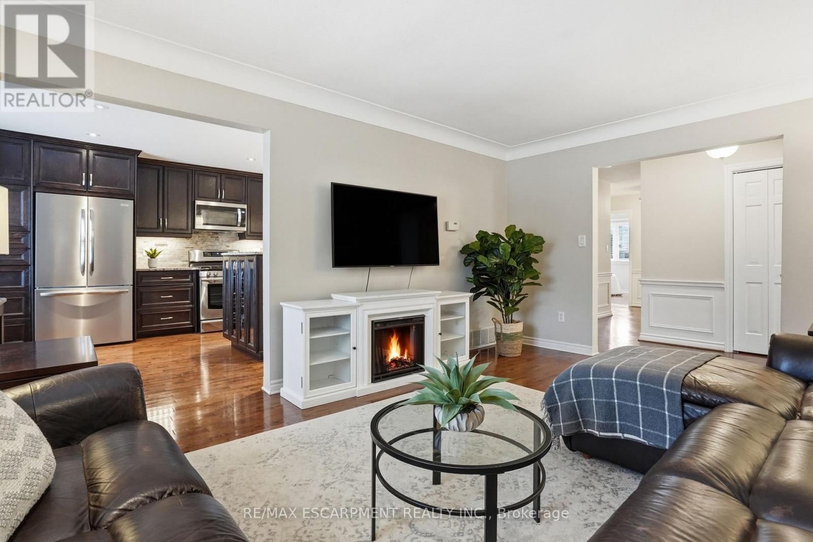 1995 Kerns Road, Burlington, Ontario  L7P 3J2 - Photo 8 - W12888578