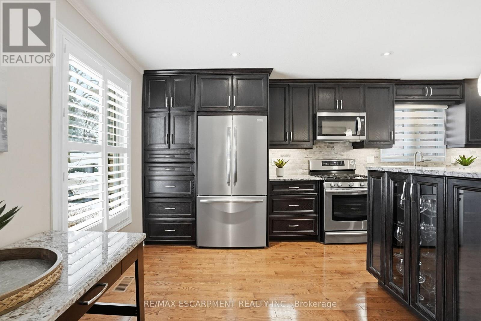 1995 Kerns Road, Burlington, Ontario  L7P 3J2 - Photo 9 - W12888578