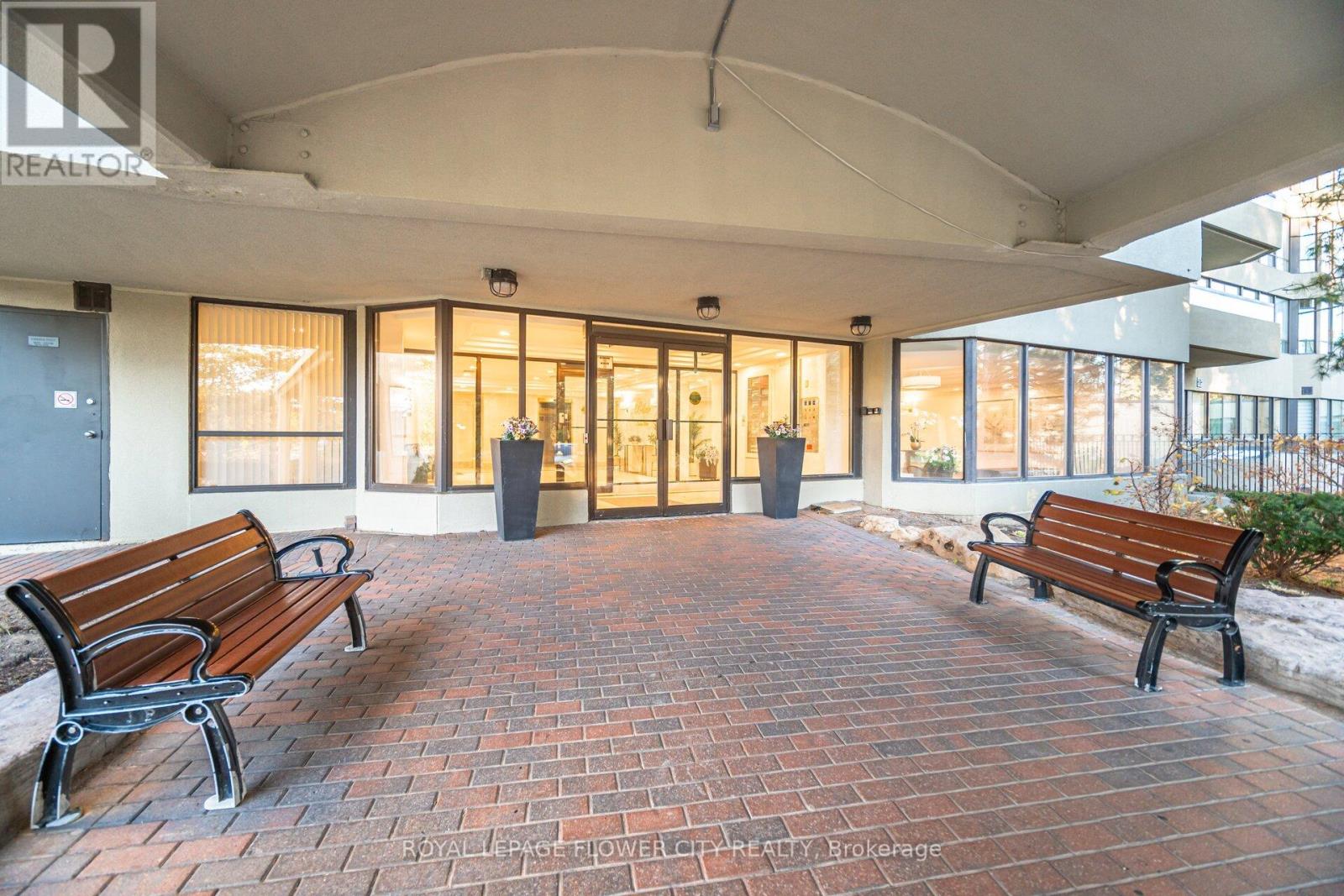 2103 - 22 Hanover Road, Brampton, Ontario  L6S 5K7 - Photo 2 - W12888586