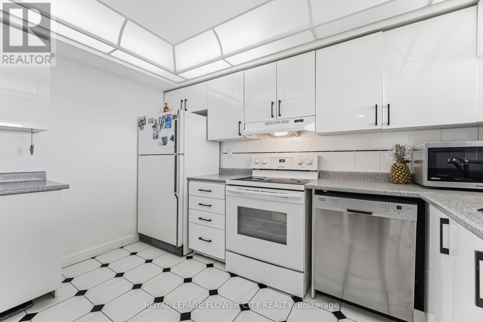 2103 - 22 Hanover Road, Brampton, Ontario  L6S 5K7 - Photo 25 - W12888586