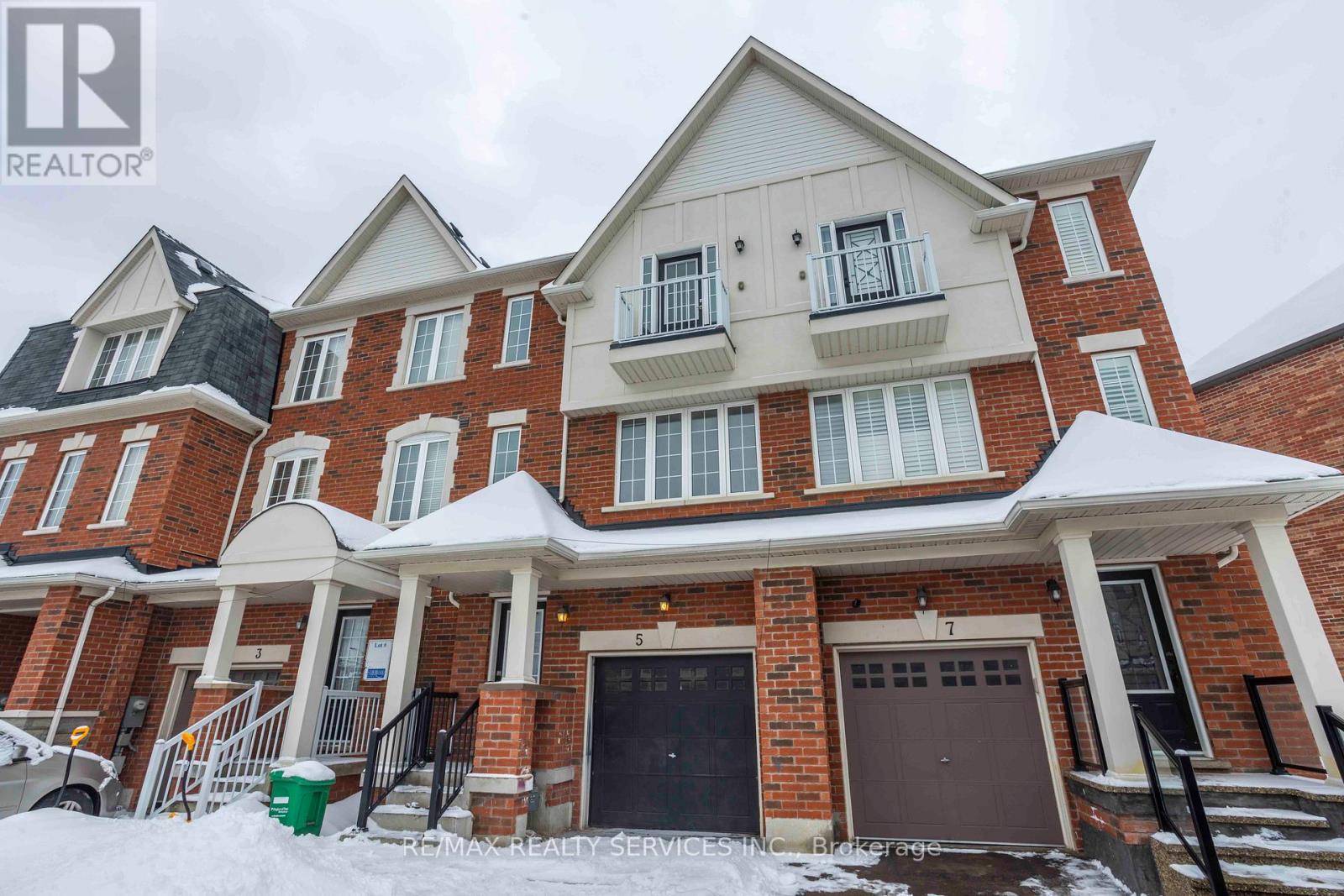 5 Sprucewood Road, Brampton, Ontario  L6Z 0J3 - Photo 4 - W12888612