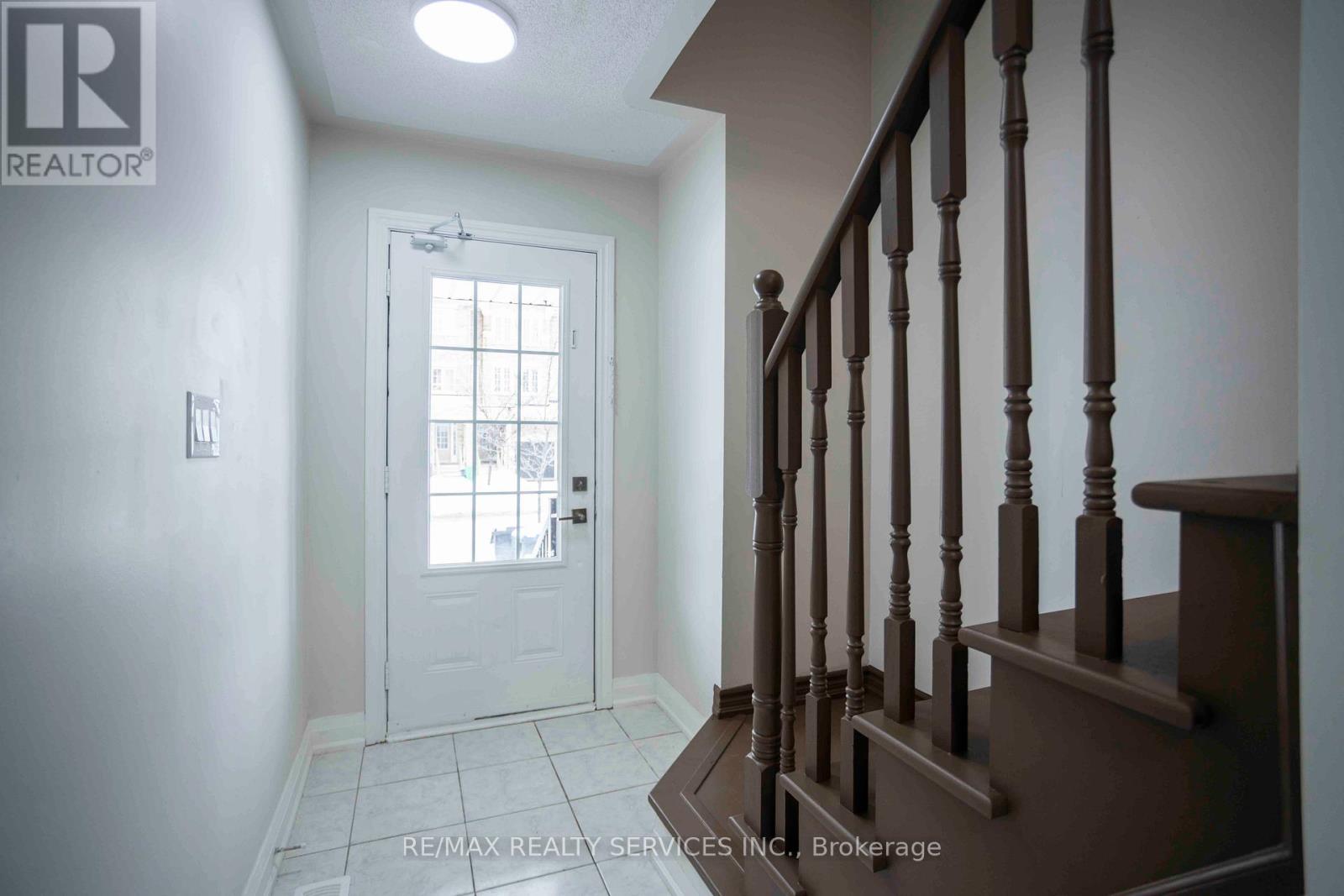 5 Sprucewood Road, Brampton, Ontario  L6Z 0J3 - Photo 5 - W12888612