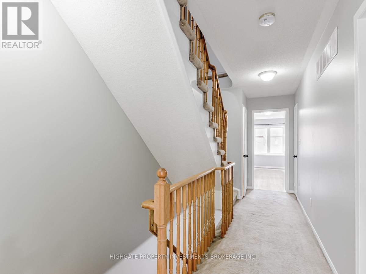 Upper - 13 Herzberg Gardens, Toronto, Ontario  M3J 3P5 - Photo 12 - W12888630