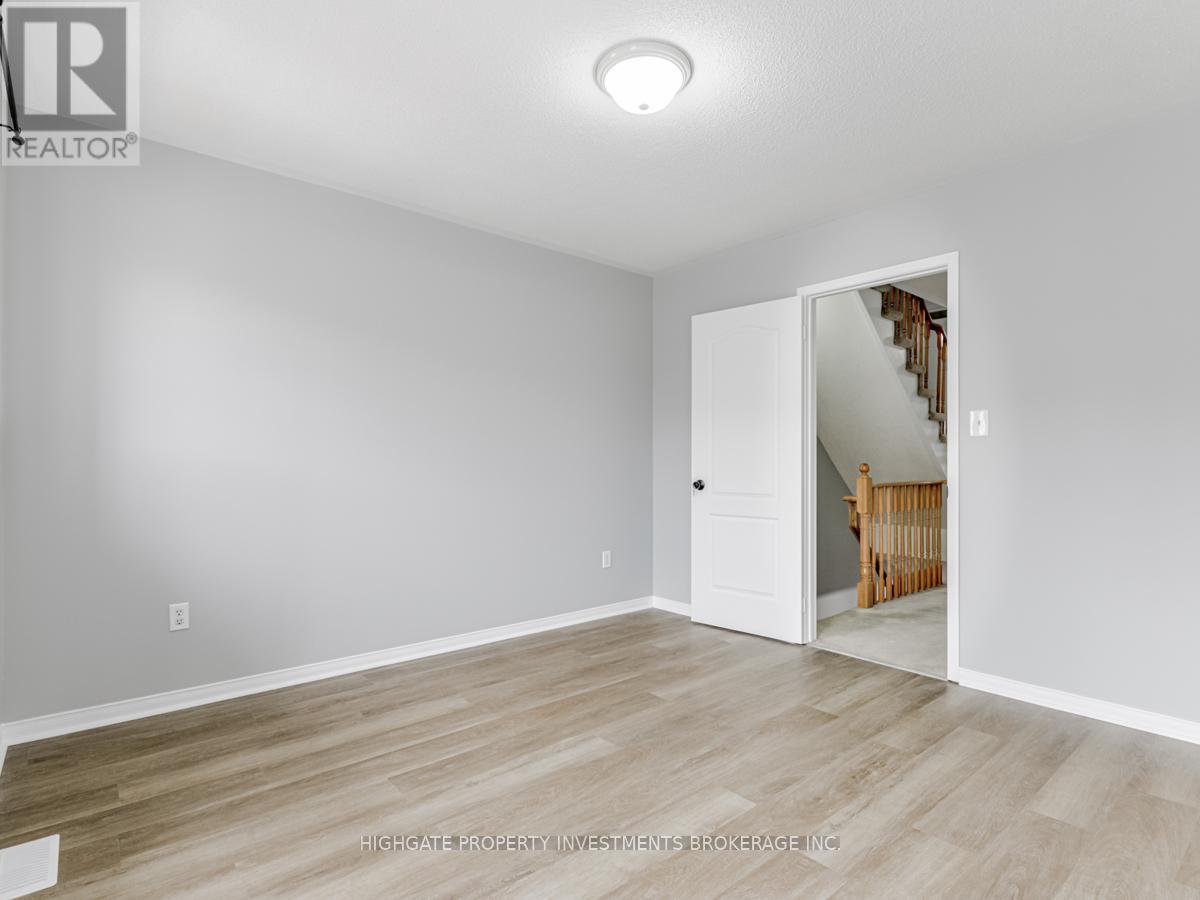 Upper - 13 Herzberg Gardens, Toronto, Ontario  M3J 3P5 - Photo 14 - W12888630