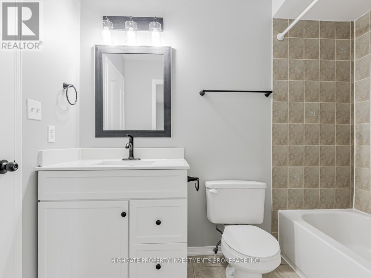 Upper - 13 Herzberg Gardens, Toronto, Ontario  M3J 3P5 - Photo 15 - W12888630