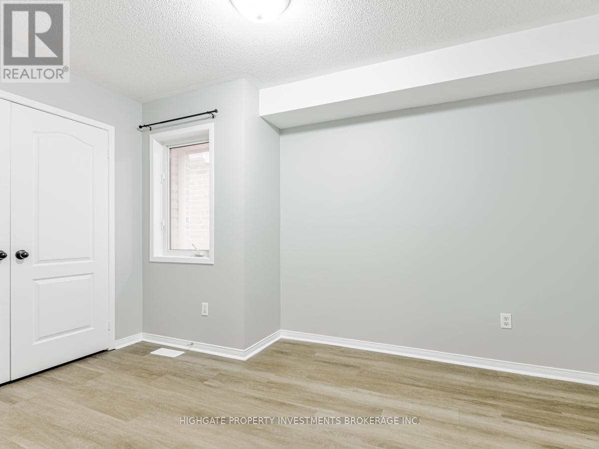 Upper - 13 Herzberg Gardens, Toronto, Ontario  M3J 3P5 - Photo 16 - W12888630