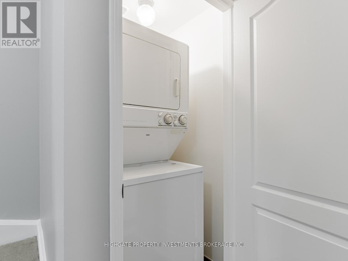 Upper - 13 Herzberg Gardens, Toronto, Ontario  M3J 3P5 - Photo 18 - W12888630