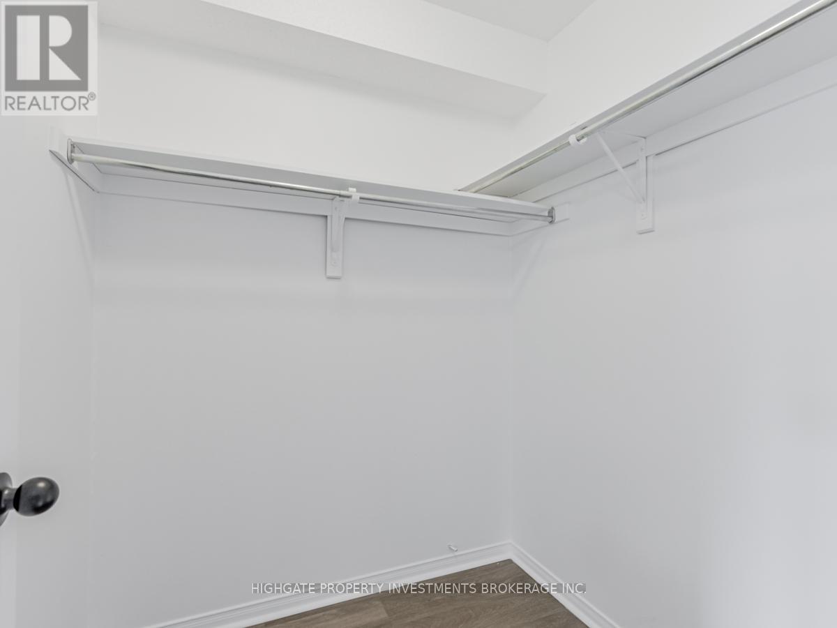 Upper - 13 Herzberg Gardens, Toronto, Ontario  M3J 3P5 - Photo 22 - W12888630