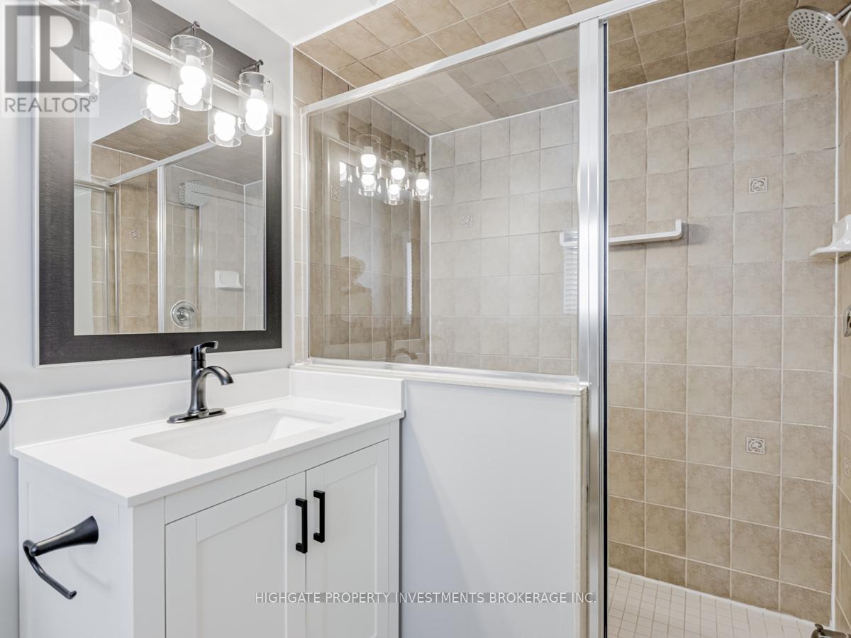 Upper - 13 Herzberg Gardens, Toronto, Ontario  M3J 3P5 - Photo 24 - W12888630