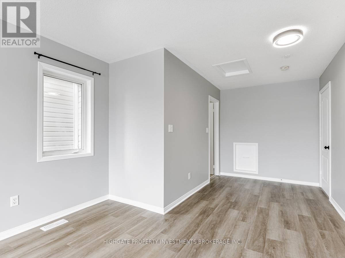 Upper - 13 Herzberg Gardens, Toronto, Ontario  M3J 3P5 - Photo 27 - W12888630