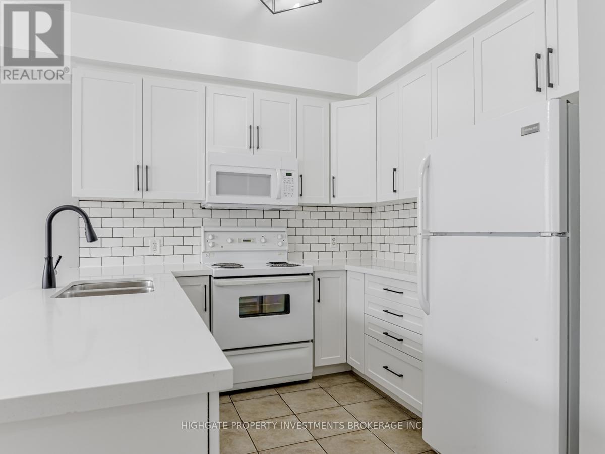 Upper - 13 Herzberg Gardens, Toronto, Ontario  M3J 3P5 - Photo 7 - W12888630