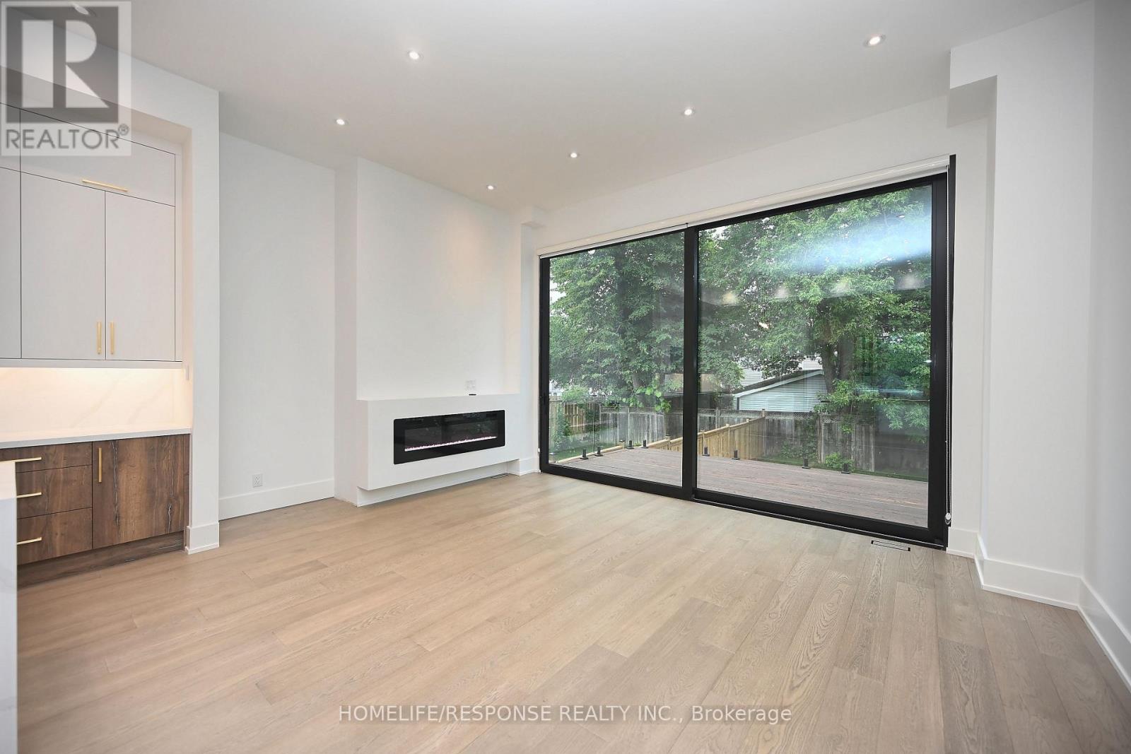 17a Pine Avenue N, Mississauga, Ontario  L5H 2P9 - Photo 12 - W12888714