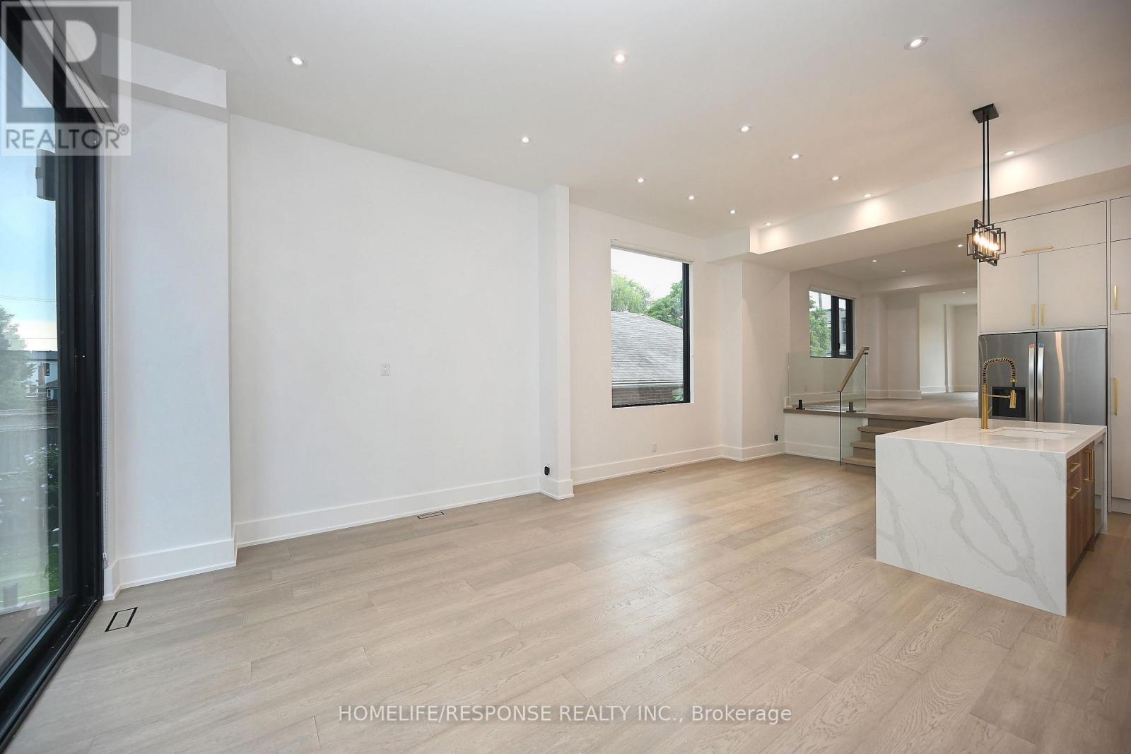 17a Pine Avenue N, Mississauga, Ontario  L5H 2P9 - Photo 14 - W12888714