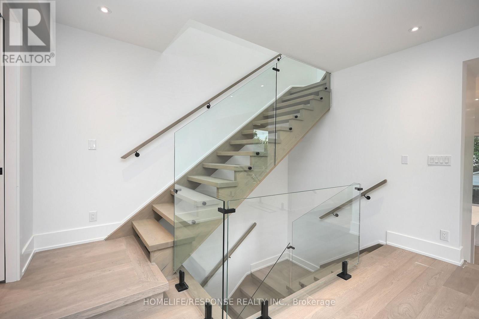 17a Pine Avenue N, Mississauga, Ontario  L5H 2P9 - Photo 17 - W12888714