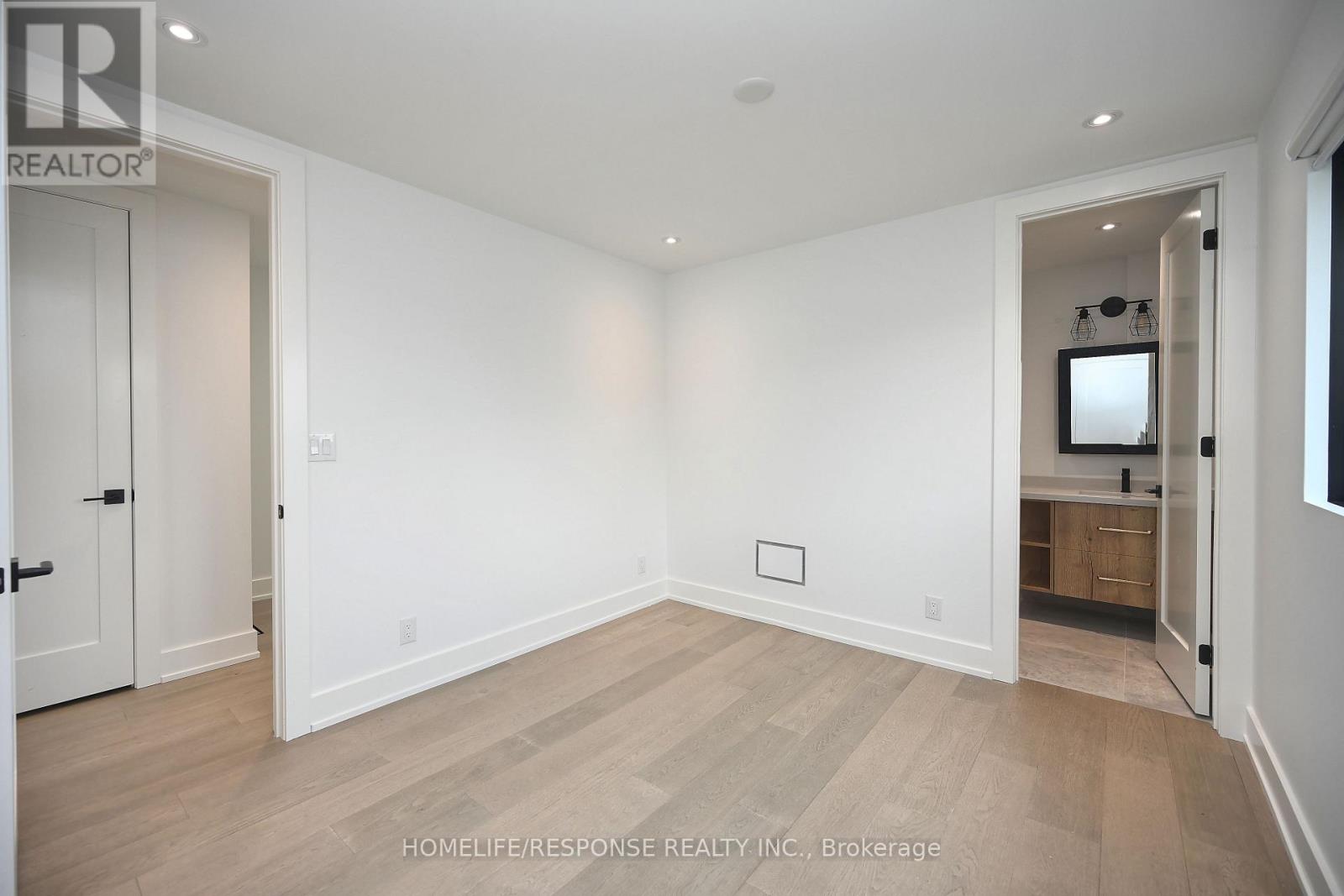 17a Pine Avenue N, Mississauga, Ontario  L5H 2P9 - Photo 27 - W12888714