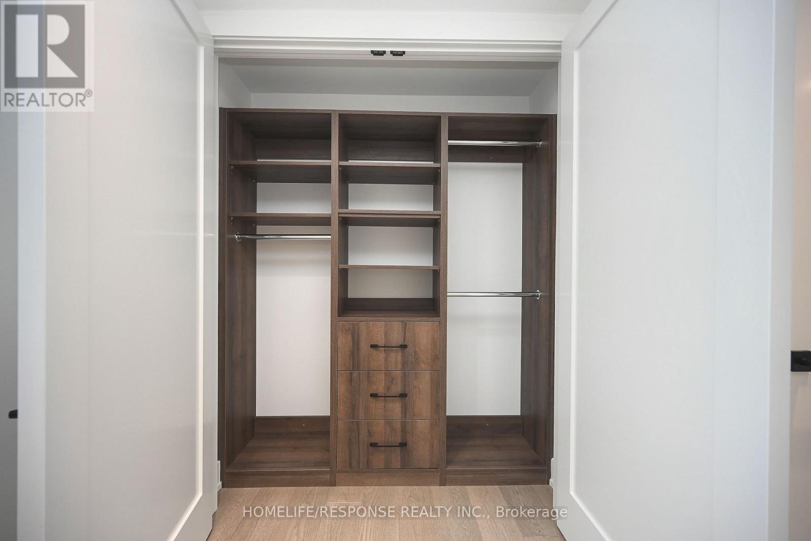 17a Pine Avenue N, Mississauga, Ontario  L5H 2P9 - Photo 28 - W12888714