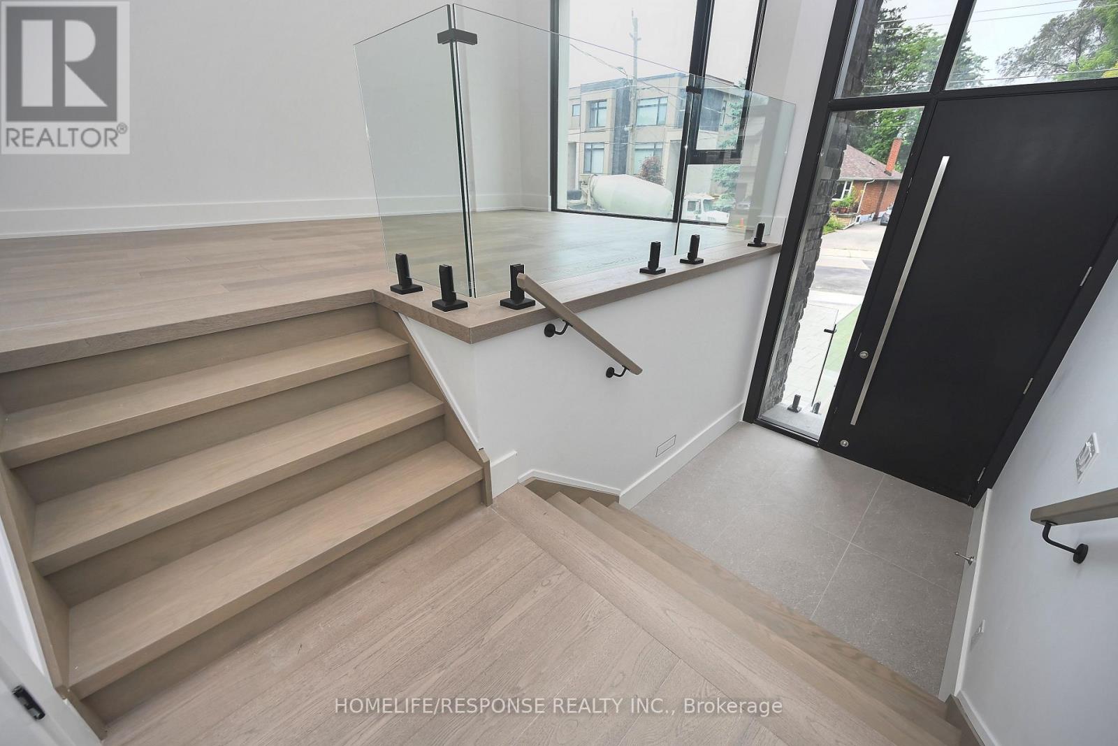 17a Pine Avenue N, Mississauga, Ontario  L5H 2P9 - Photo 3 - W12888714