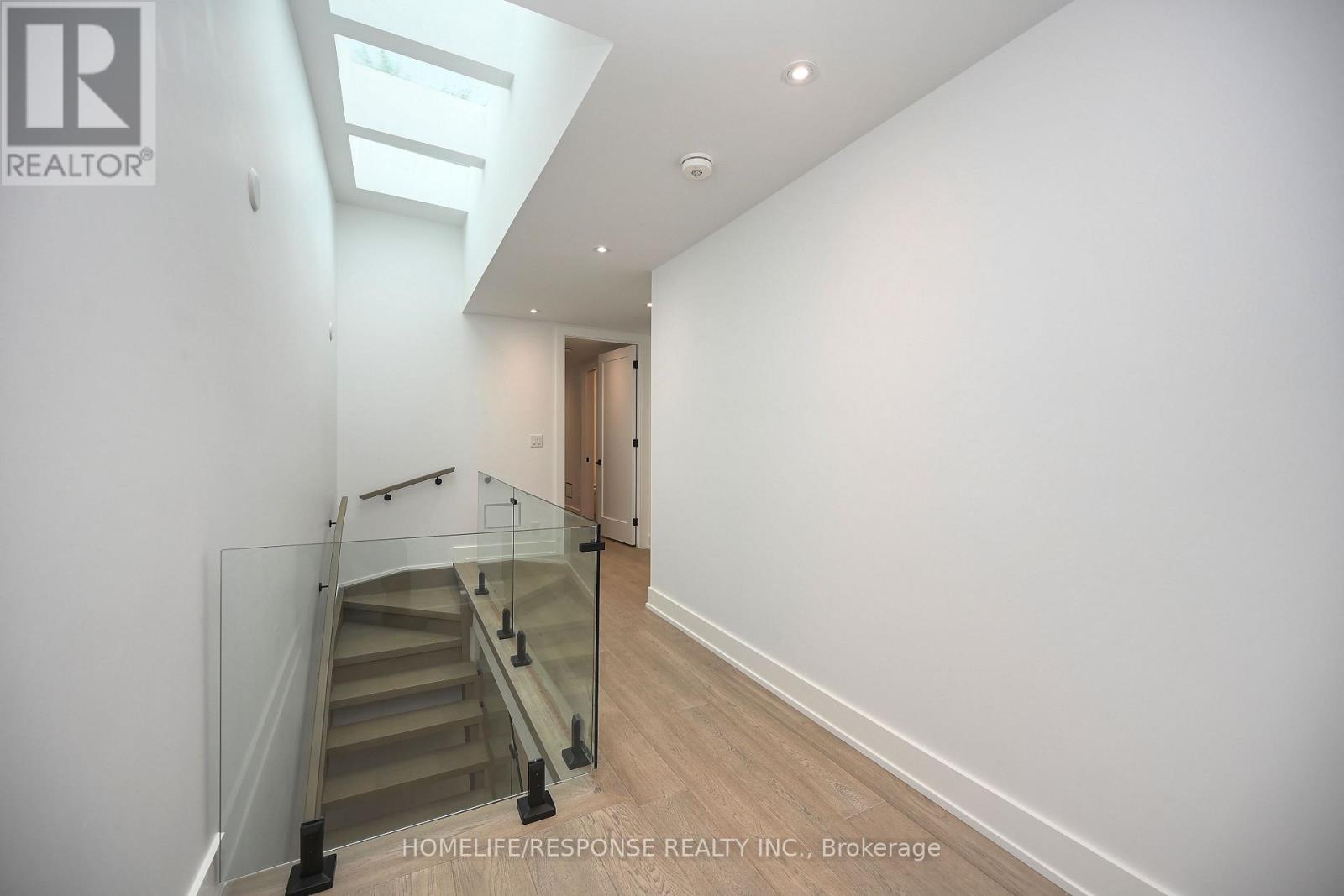 17a Pine Avenue N, Mississauga, Ontario  L5H 2P9 - Photo 31 - W12888714