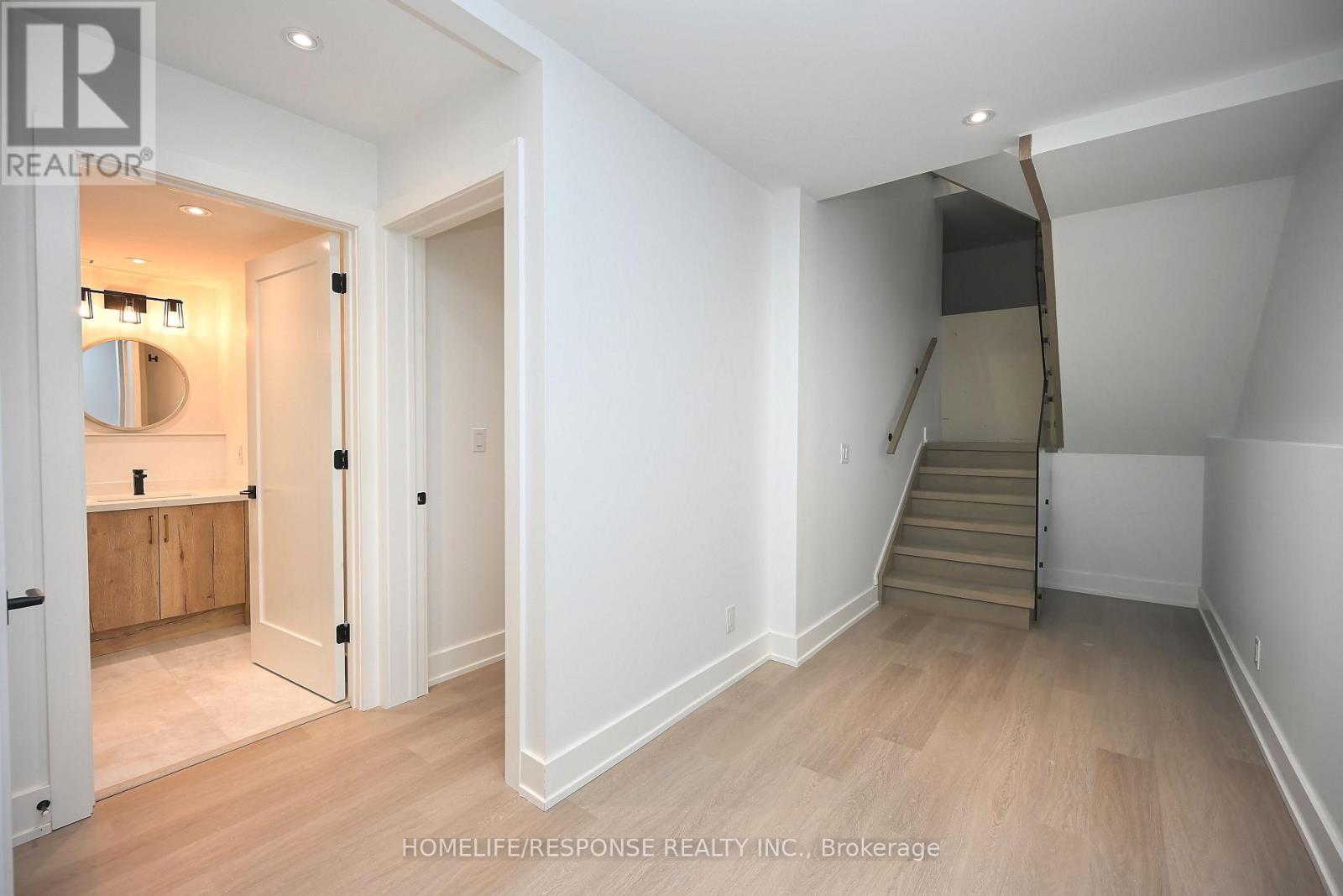 17a Pine Avenue N, Mississauga, Ontario  L5H 2P9 - Photo 32 - W12888714