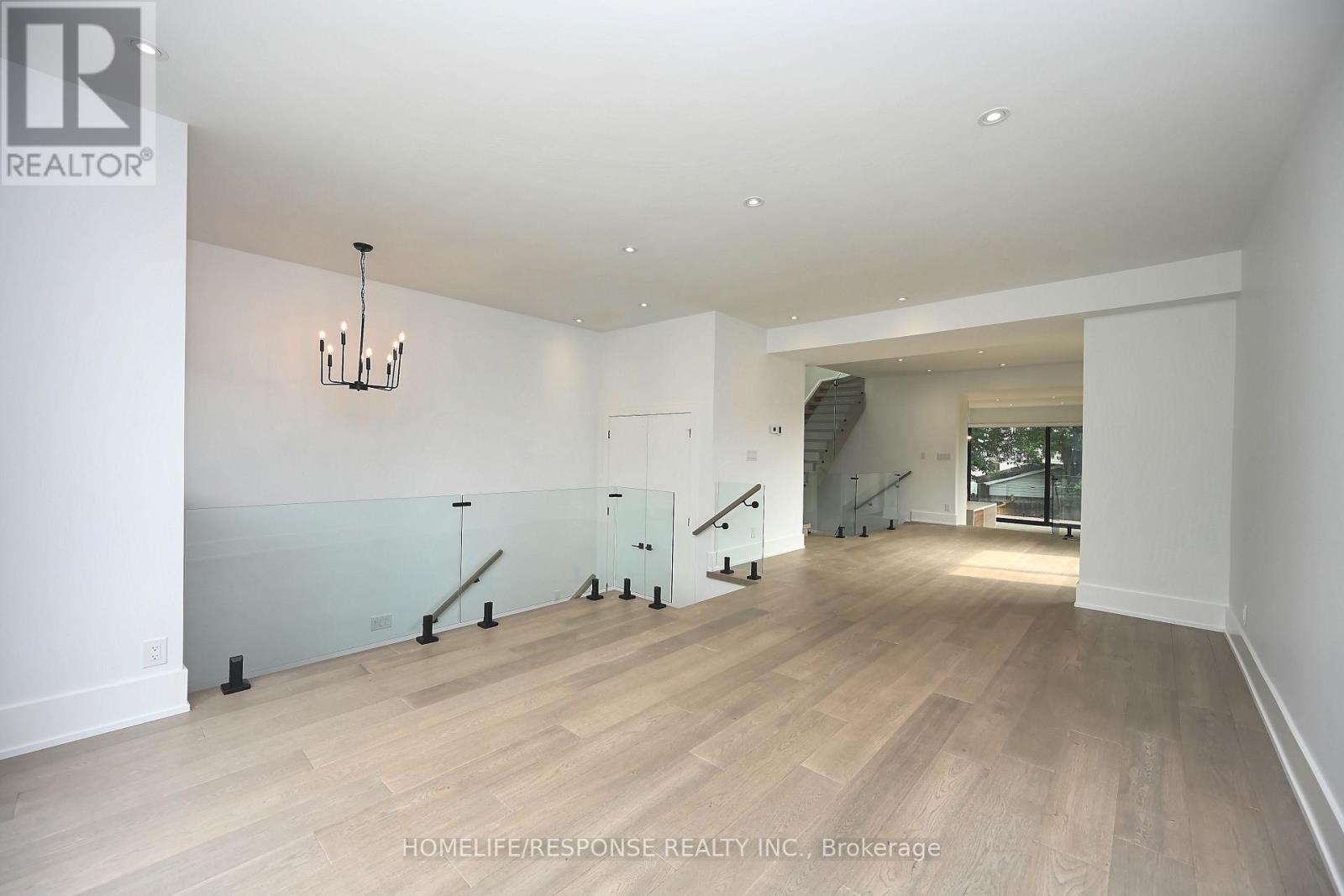 17a Pine Avenue N, Mississauga, Ontario  L5H 2P9 - Photo 6 - W12888714