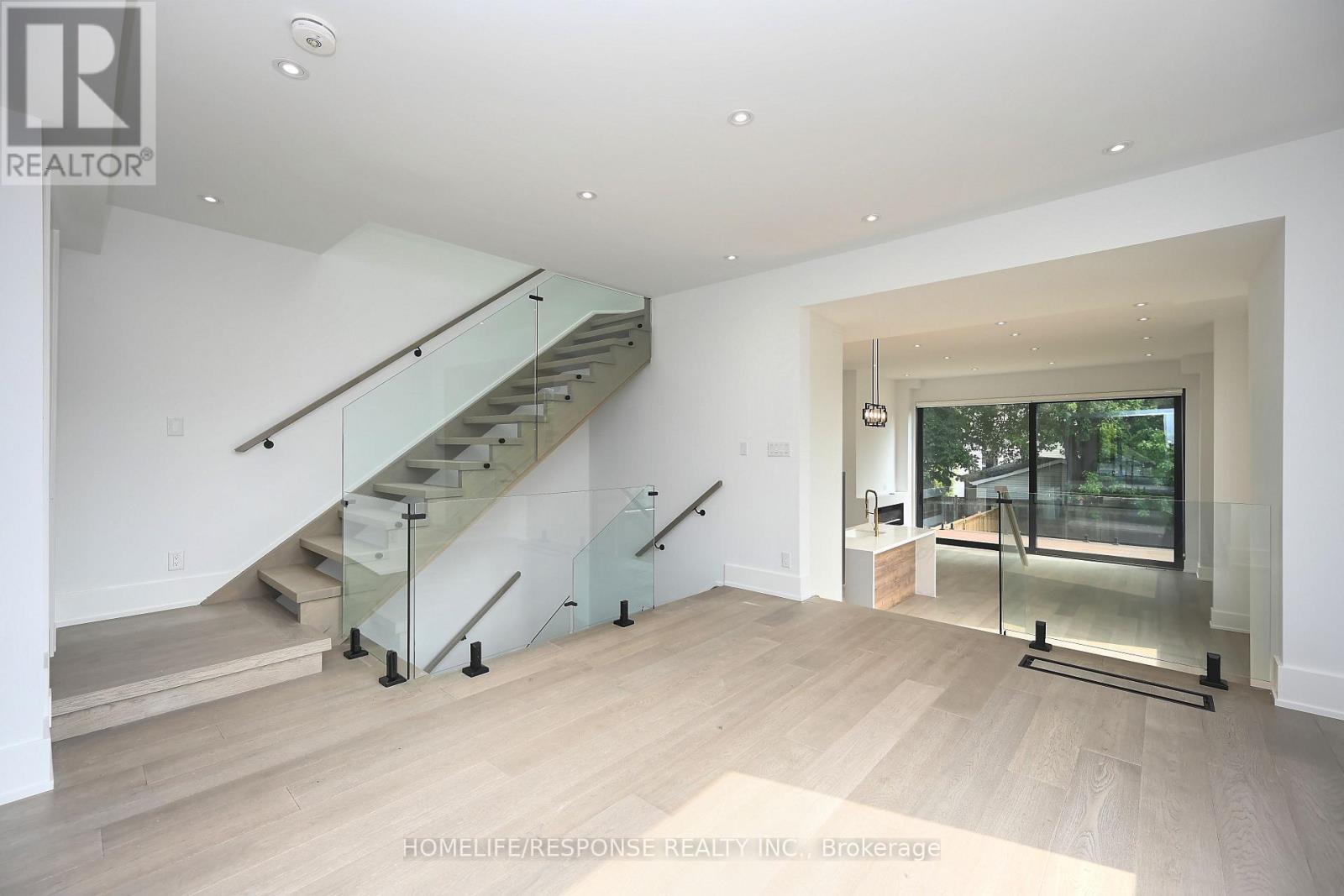 17a Pine Avenue N, Mississauga, Ontario  L5H 2P9 - Photo 8 - W12888714