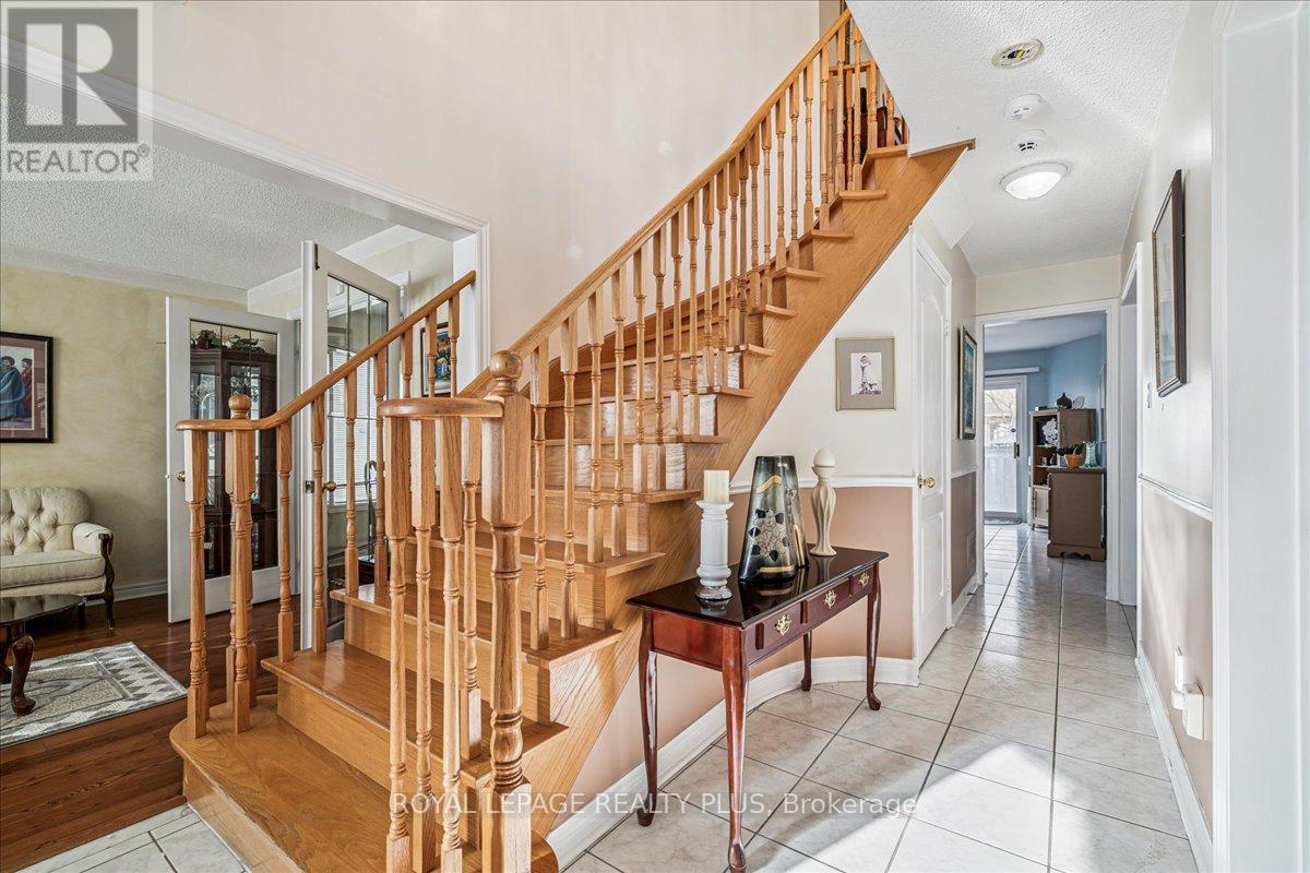 3561 Old Orchard Park Drive, Mississauga (Fairview), Ontario  L5B 4E3 - Photo 10 - W12888716