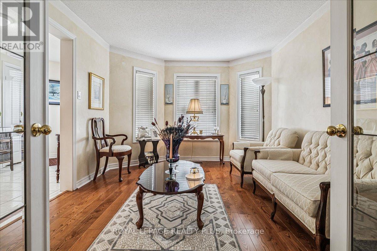 3561 Old Orchard Park Drive, Mississauga (Fairview), Ontario  L5B 4E3 - Photo 11 - W12888716