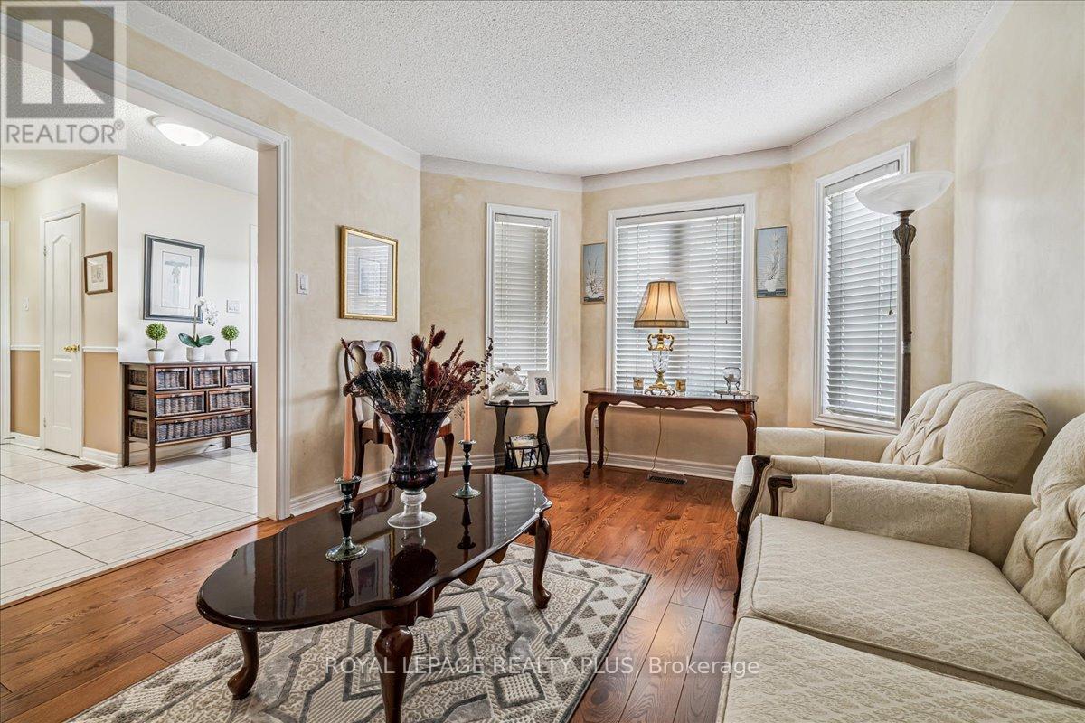 3561 Old Orchard Park Drive, Mississauga (Fairview), Ontario  L5B 4E3 - Photo 12 - W12888716