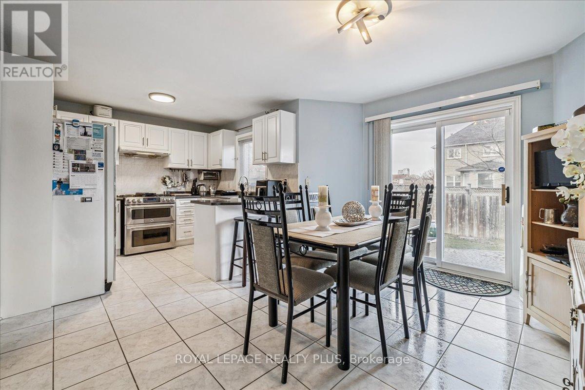 3561 Old Orchard Park Drive, Mississauga (Fairview), Ontario  L5B 4E3 - Photo 18 - W12888716