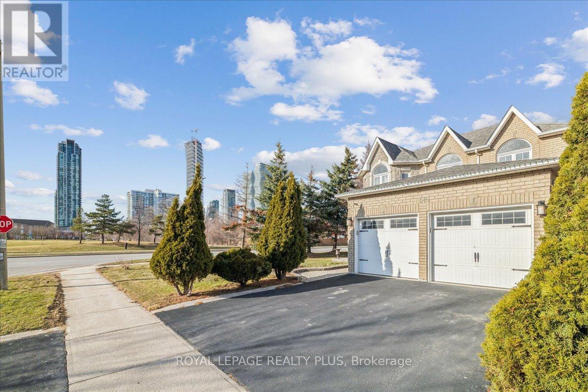 3561 Old Orchard Park Drive, Mississauga (Fairview), Ontario  L5B 4E3 - Photo 2 - W12888716