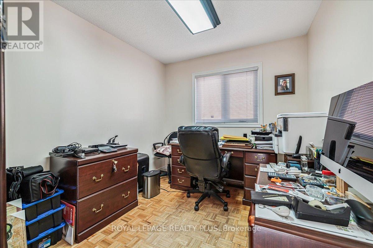 3561 Old Orchard Park Drive, Mississauga (Fairview), Ontario  L5B 4E3 - Photo 21 - W12888716