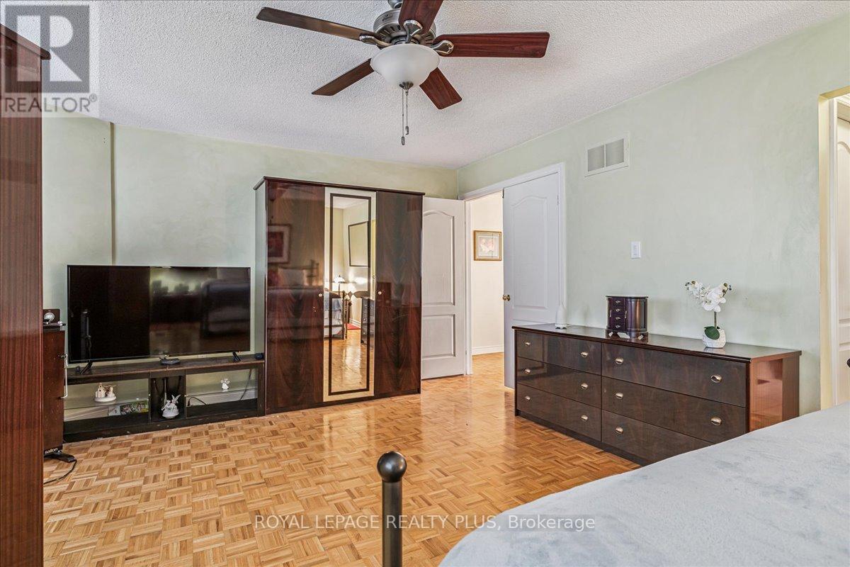 3561 Old Orchard Park Drive, Mississauga (Fairview), Ontario  L5B 4E3 - Photo 31 - W12888716