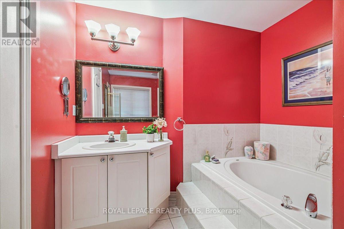 3561 Old Orchard Park Drive, Mississauga (Fairview), Ontario  L5B 4E3 - Photo 32 - W12888716