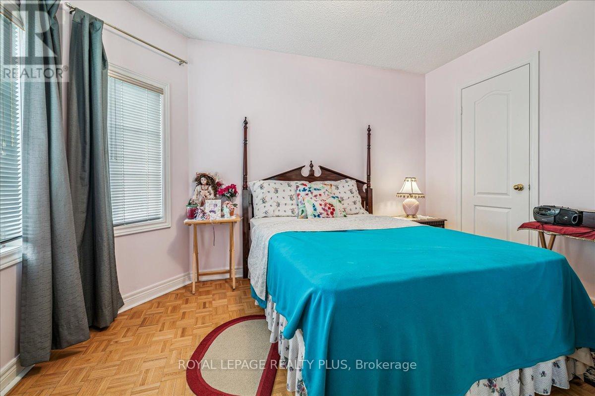 3561 Old Orchard Park Drive, Mississauga (Fairview), Ontario  L5B 4E3 - Photo 34 - W12888716