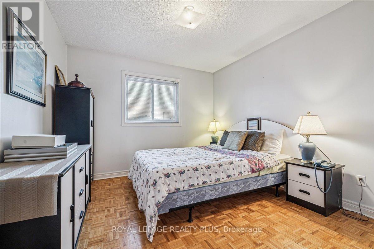 3561 Old Orchard Park Drive, Mississauga (Fairview), Ontario  L5B 4E3 - Photo 36 - W12888716