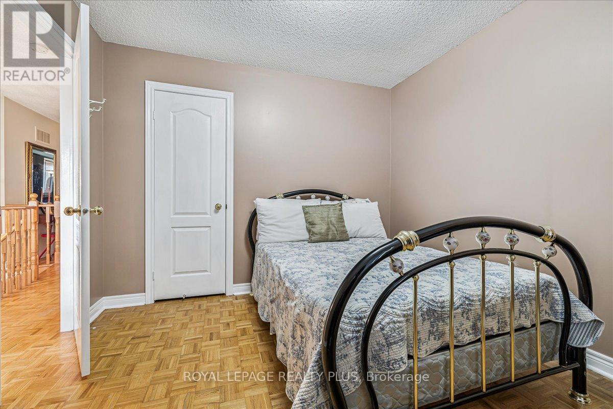 3561 Old Orchard Park Drive, Mississauga (Fairview), Ontario  L5B 4E3 - Photo 38 - W12888716