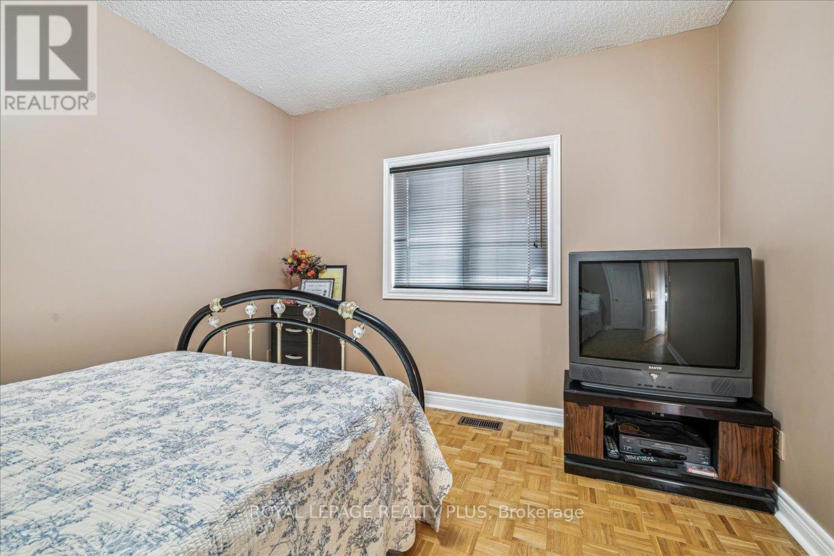 3561 Old Orchard Park Drive, Mississauga (Fairview), Ontario  L5B 4E3 - Photo 39 - W12888716