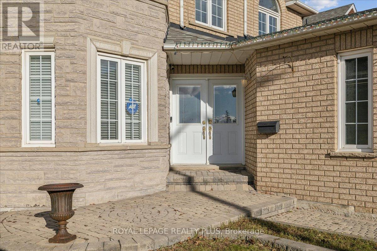 3561 Old Orchard Park Drive, Mississauga (Fairview), Ontario  L5B 4E3 - Photo 4 - W12888716