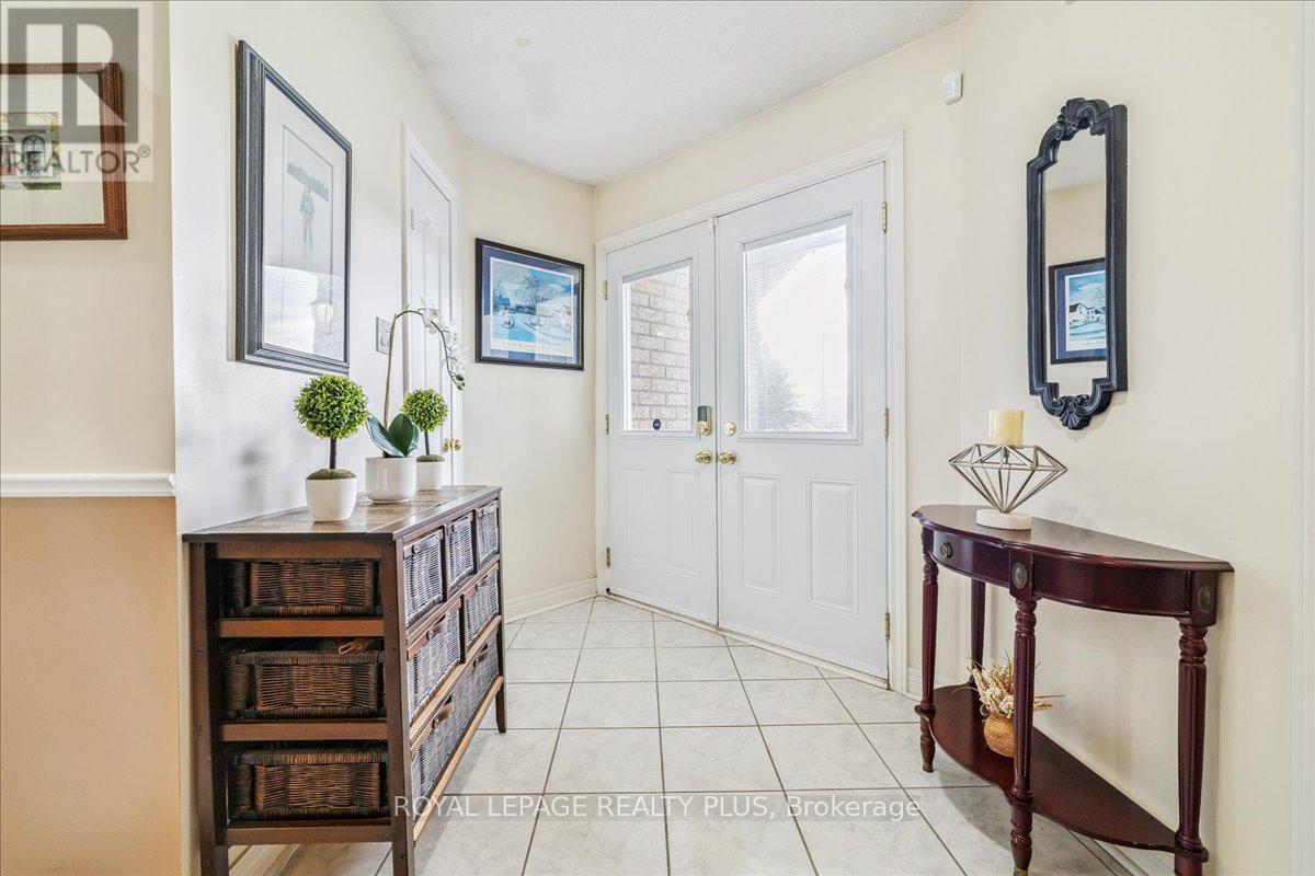 3561 Old Orchard Park Drive, Mississauga (Fairview), Ontario  L5B 4E3 - Photo 6 - W12888716